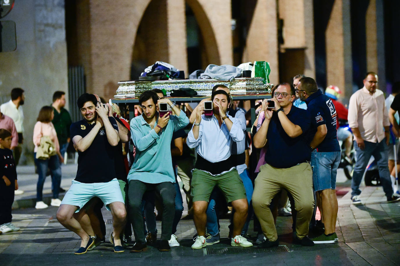 Los preparativos de la procesión de la Virgen de San Lorenzo, en imágenes