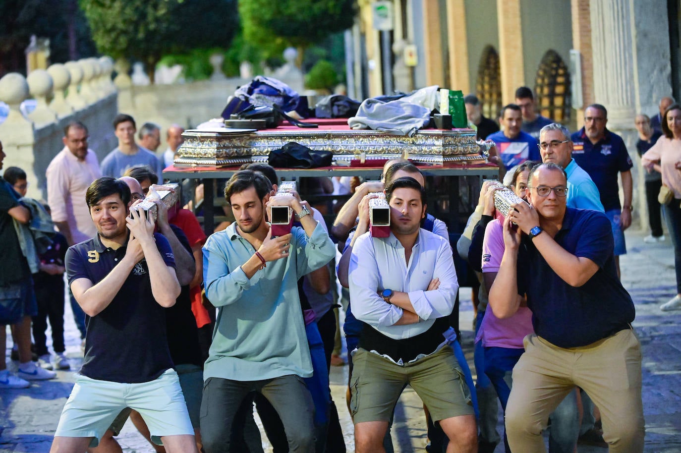 Los preparativos de la procesión de la Virgen de San Lorenzo, en imágenes