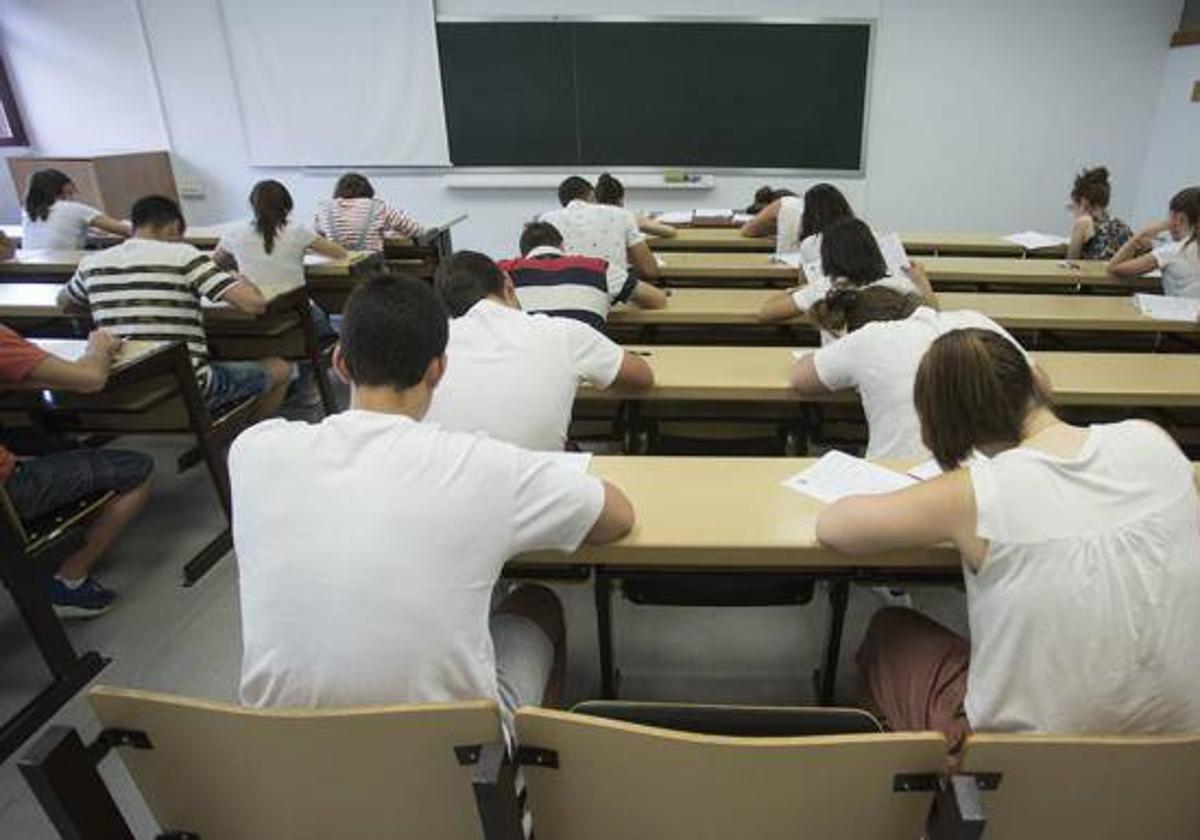 Alumnos de la UVA en una clase.