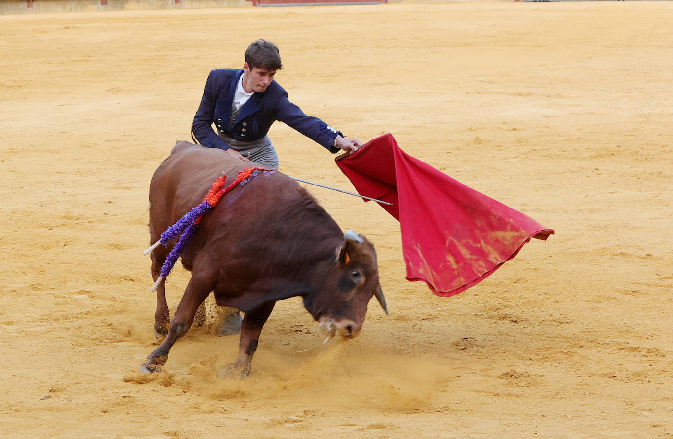 Tarde taurina de triunfos en el preámbulo de la feria