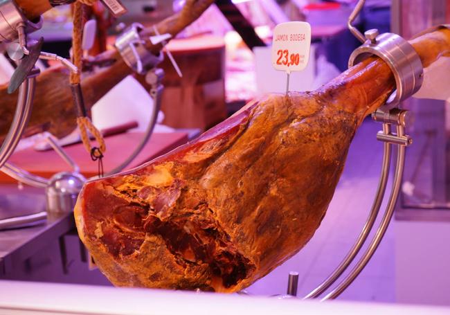 Jamón serrano de la charcutería Felipe González.