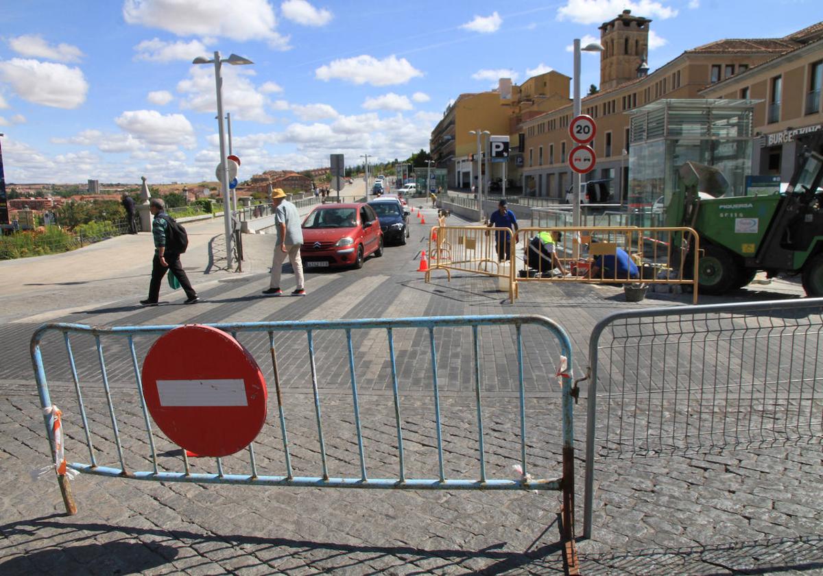 Carril derecho de la avenida Padre Claret, cortado al tráfico.