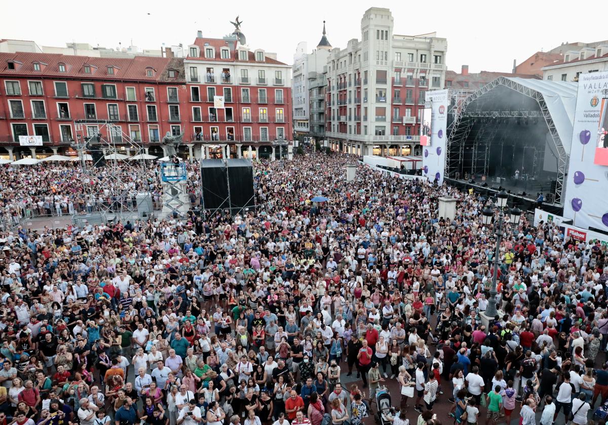 El próximo viernes, día del pregón, no se esperan precipitaciones. En la imagen, el pregón del año pasado.