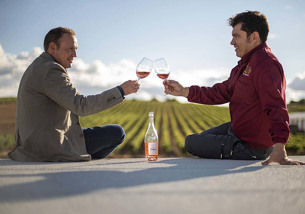 Carlos Villar (director general de Bodegas Protos) y el enólogo Pedro Martin Hinojal.