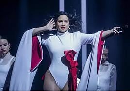 Rosalía durante un concierto.