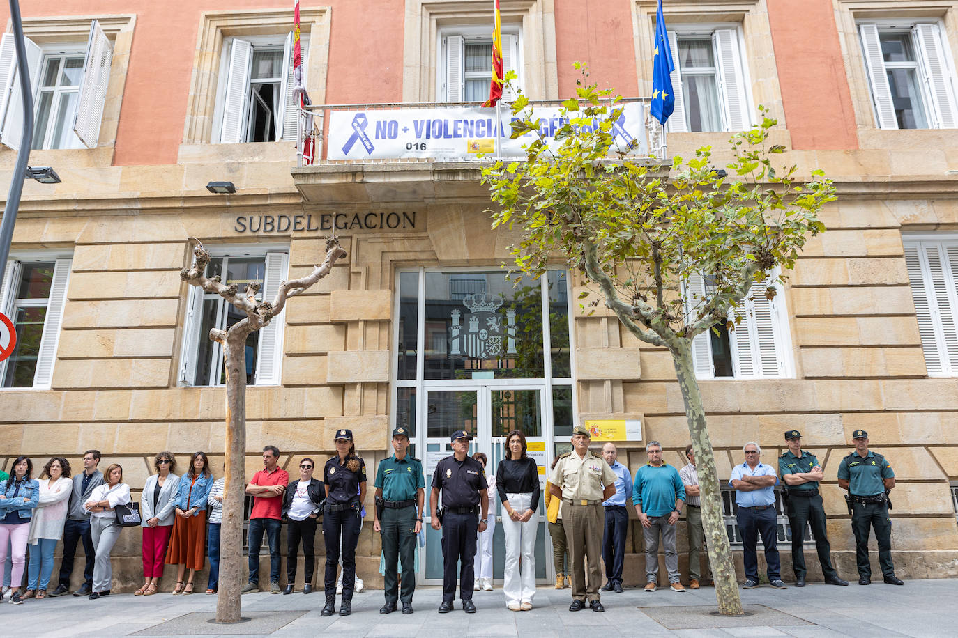 Minuto de silecio en la subdelegación de Gobierno de Soria.