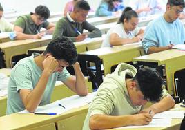 Estudiantes de Valladolid realizan las pruebas de la EBAU.