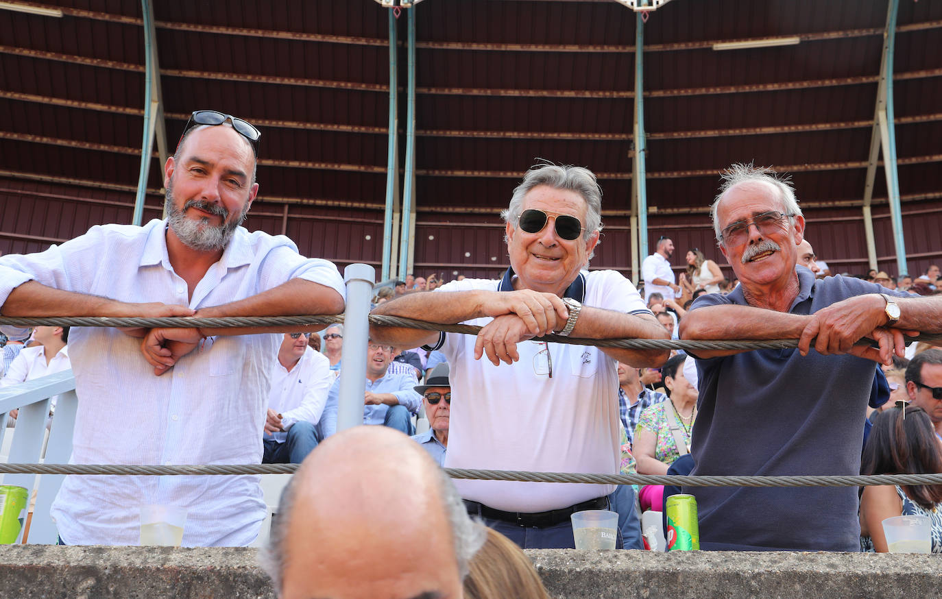 Público en la segunda corrida de toros de San Antolín