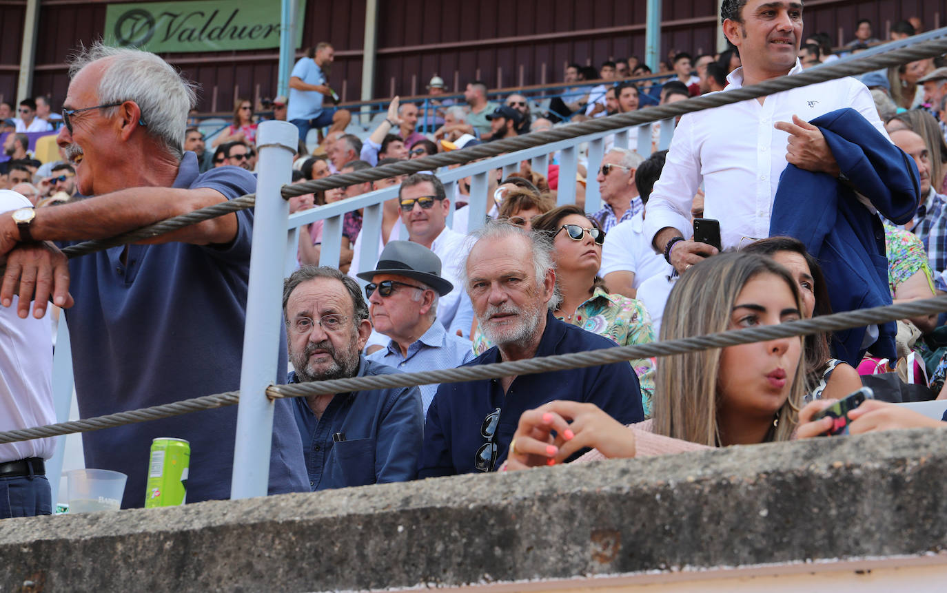 Público en la segunda corrida de toros de San Antolín