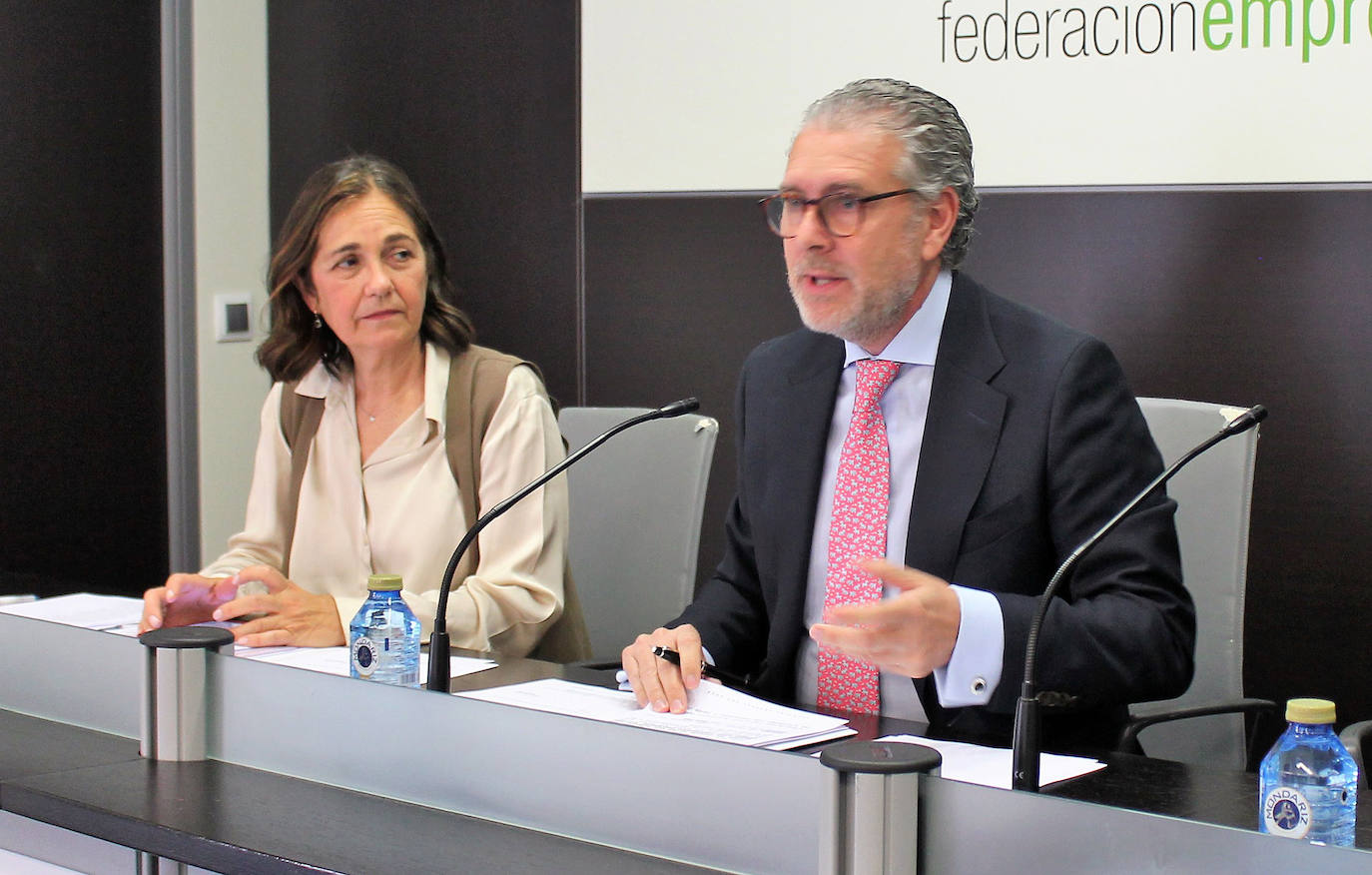 Andrés Ortega, durante la asamblea de la Fes.