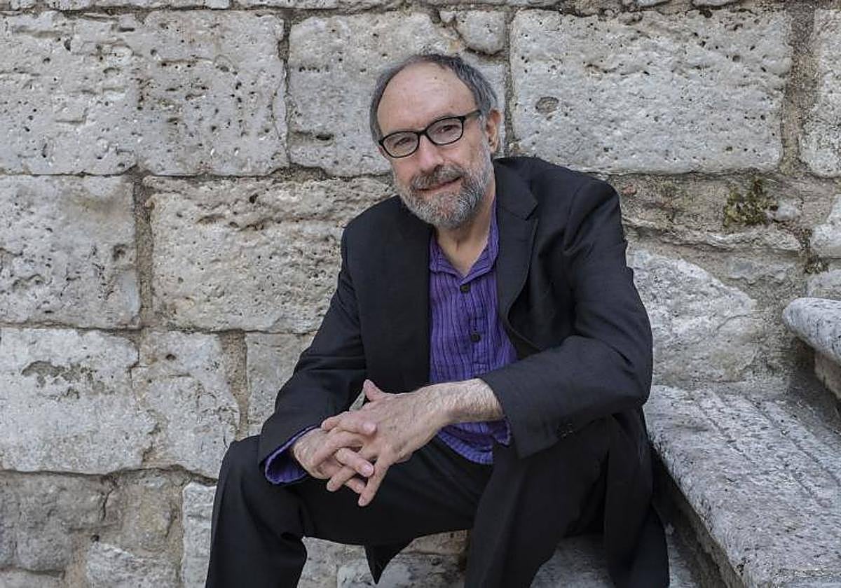 Eduardo Fraile, poeta que recita sus versos en el corto.