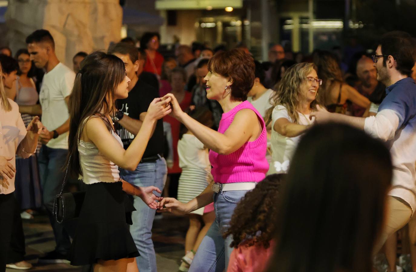 Exhibición de gimnasios en la calle por San Antolín