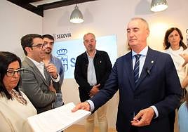 José Mazarías y varios concejales, durante la presentación del nuevo equipo de gobierno.