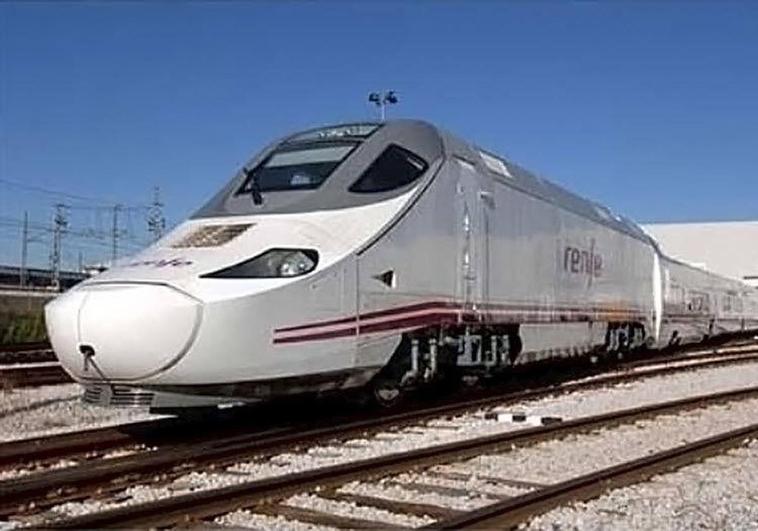 Un tren AVE de la línea Madrid-Segovia-Valladolid.