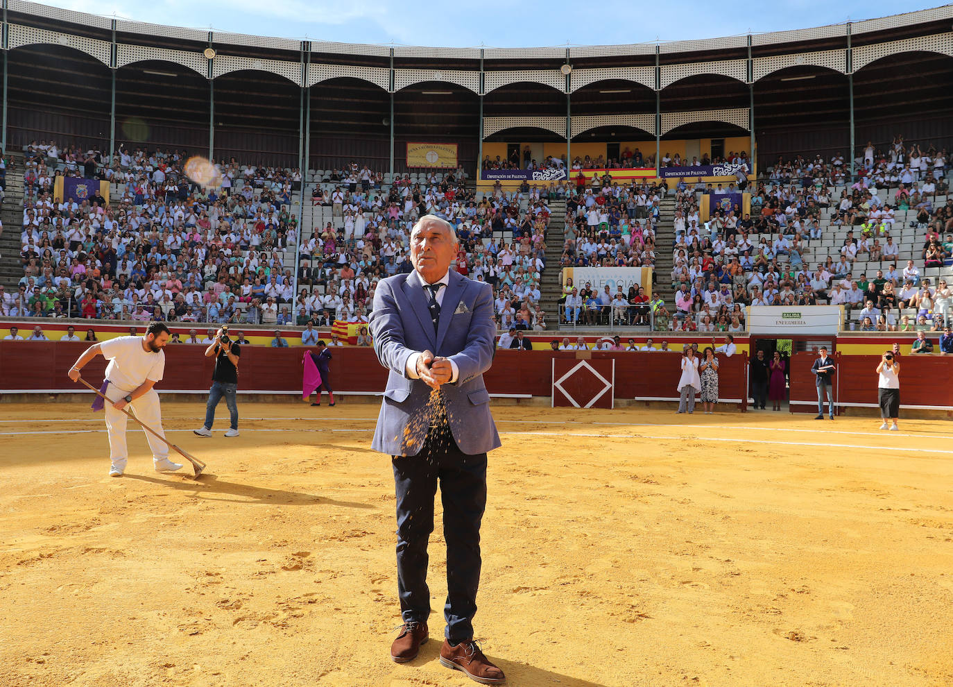 Roca Rey impone su poderío en el homenaje a El Regio