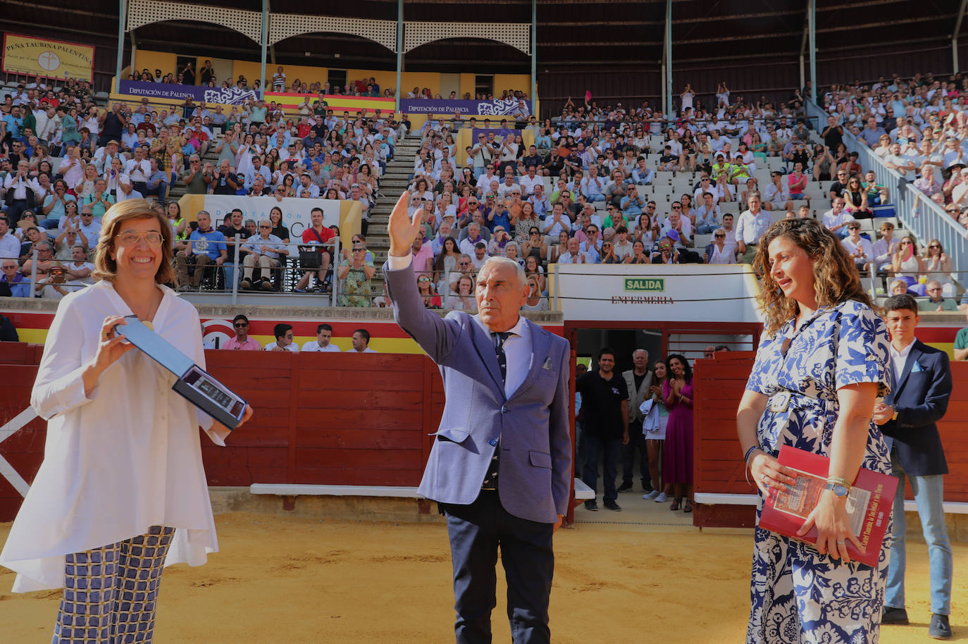 Roca Rey impone su poderío en el homenaje a El Regio