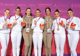 Patricia Pérez, Ana Arnau, Ana María Pelaz, Inés Bergua, Alejandra Quereda, Salma Solaun y Mireia Martínez, en el Mundial de Valencia.