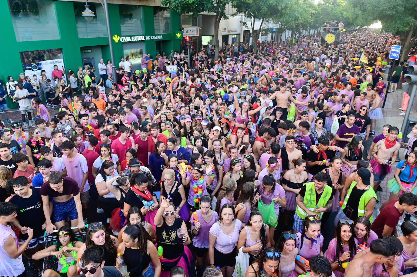 El desfile de peñas, en imágenes