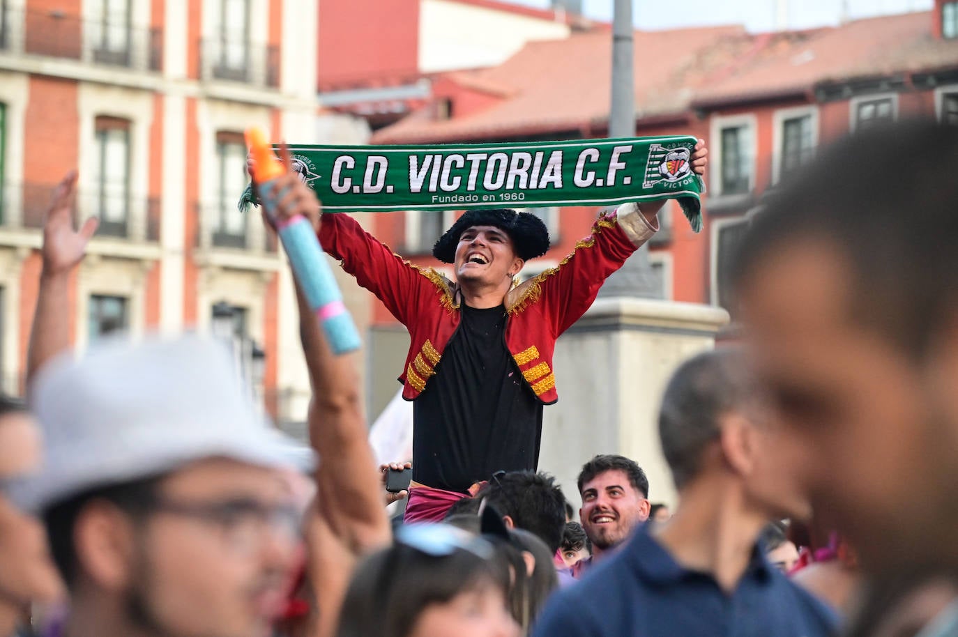 El desfile de peñas, en imágenes