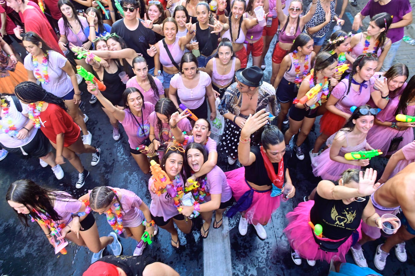 El desfile de peñas, en imágenes