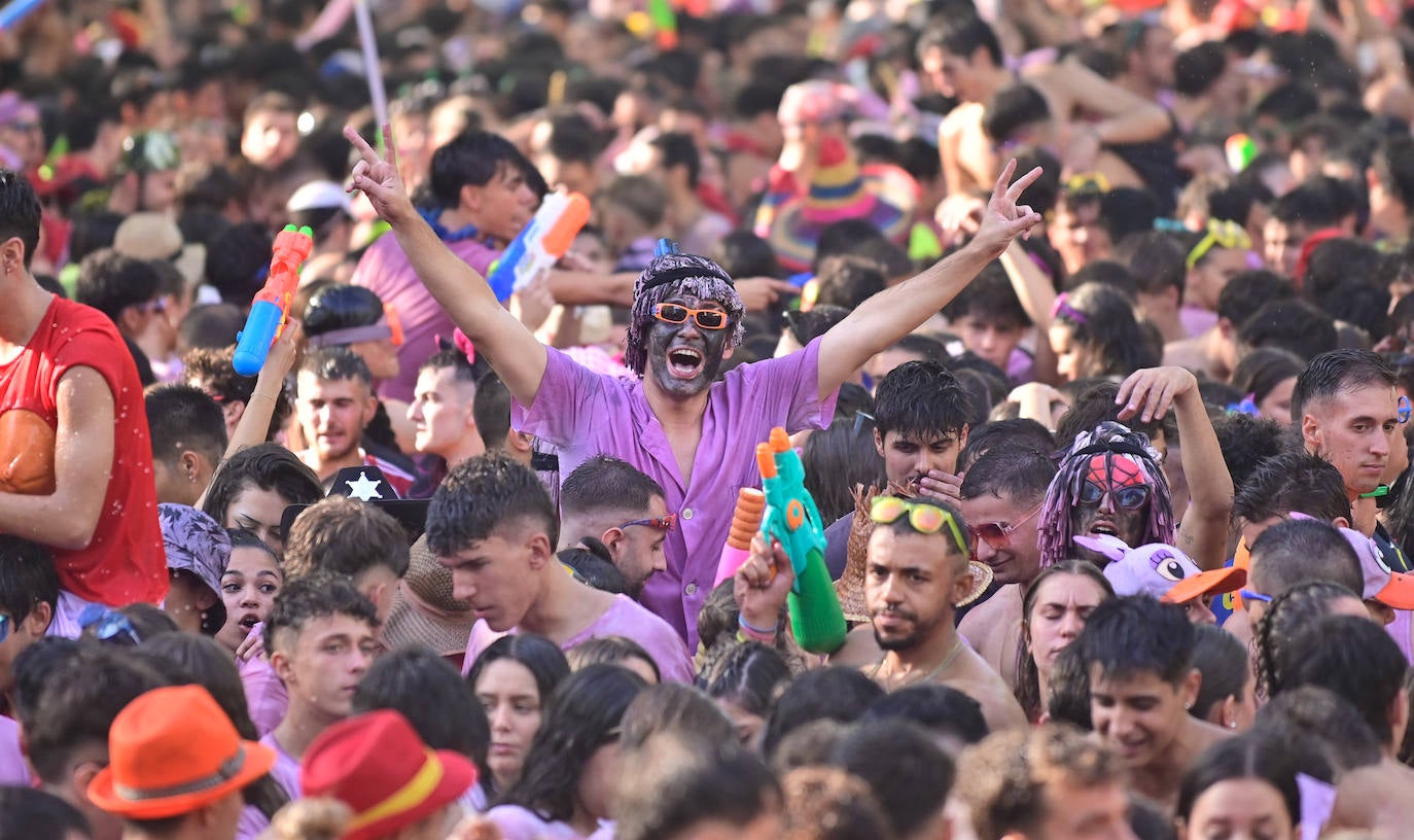 El desfile de peñas, en imágenes