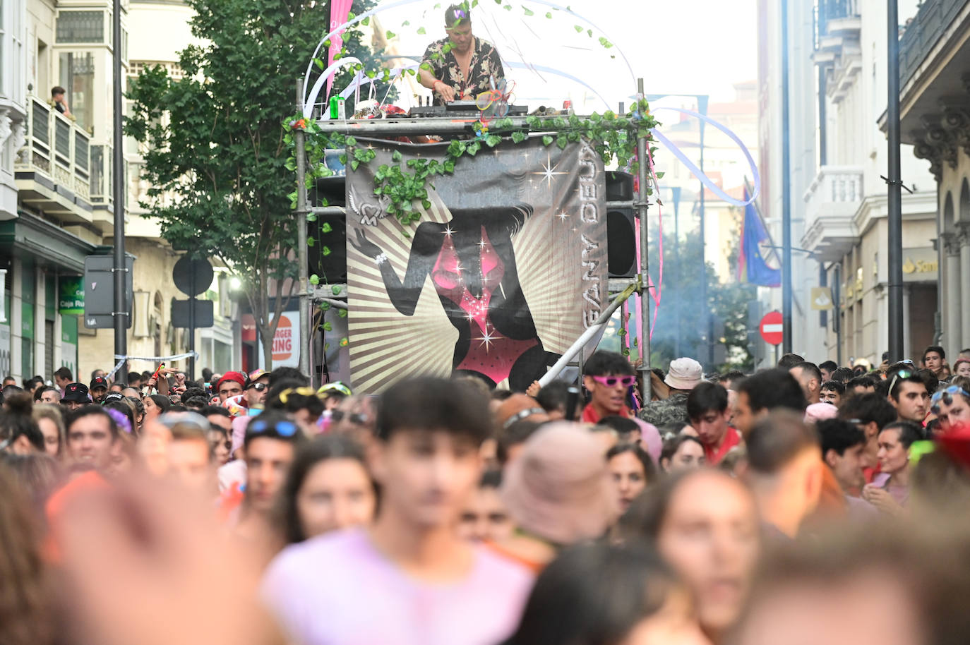 El desfile de peñas, en imágenes