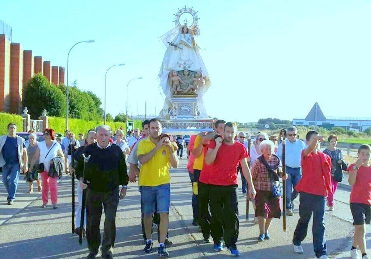 Magaz volverá a procesionar a la Virgen de Villaverde.