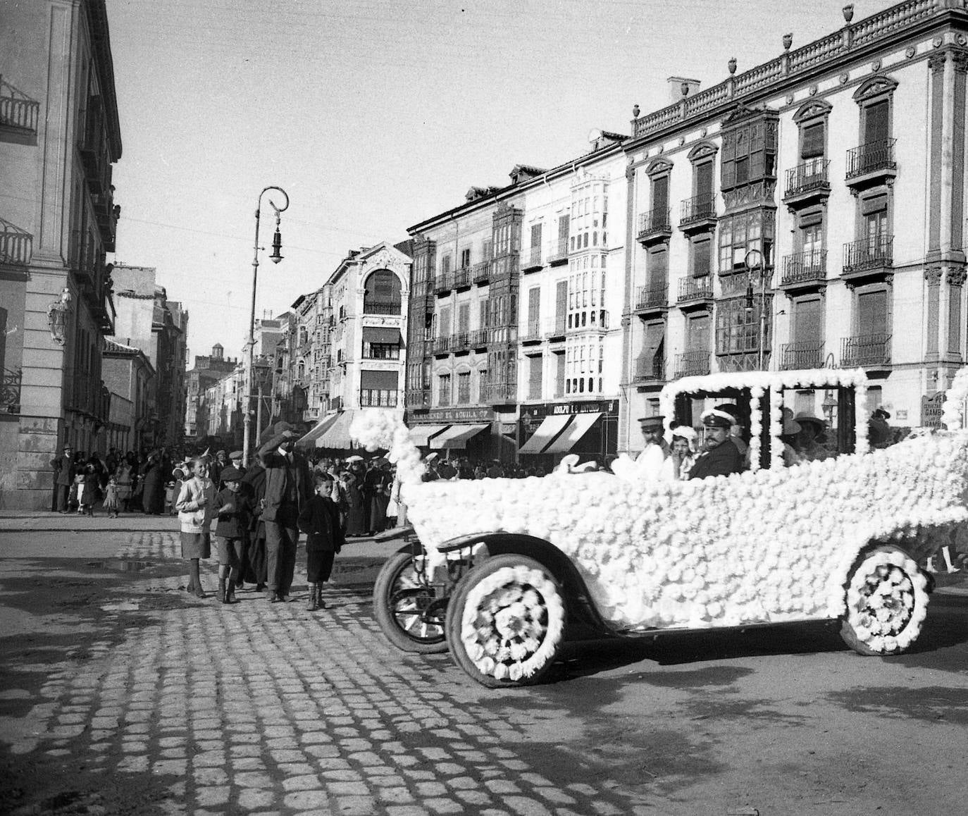 Un participante en la celebración del coso blanco.