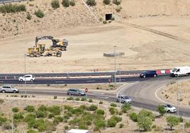 Abierto el nuevo carril que aliviará los atascos en la rotonda de La Cistérniga