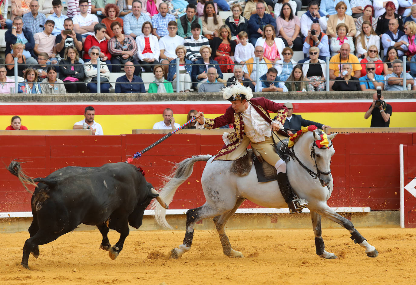 Corrida de rejones el día de San Antolín