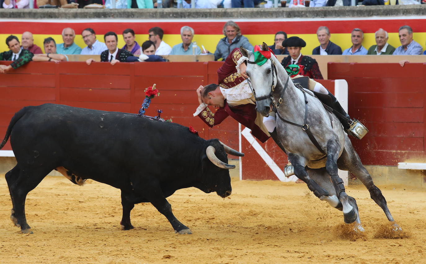 Corrida de rejones el día de San Antolín