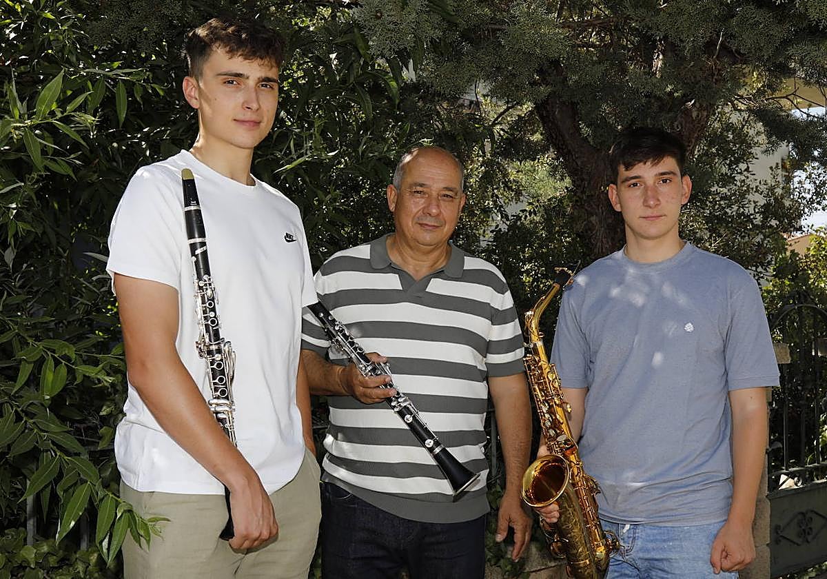 Desde la izquierda, Álvaro, José y Héctor Ruiz.