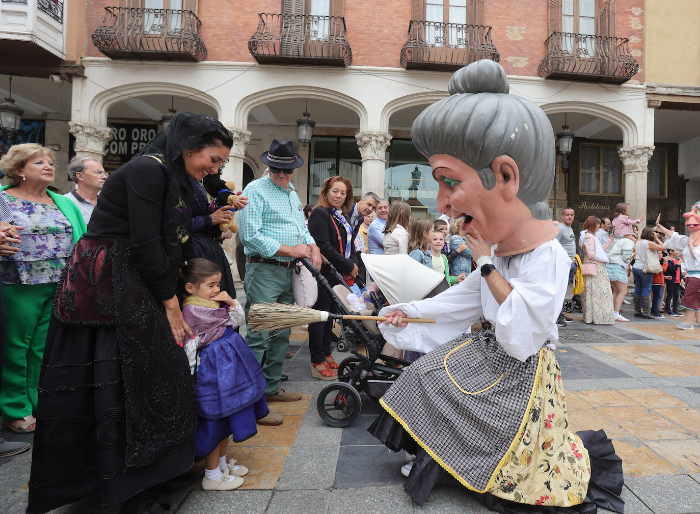 Los palentinos salen a la calle a celebrar San Antolín