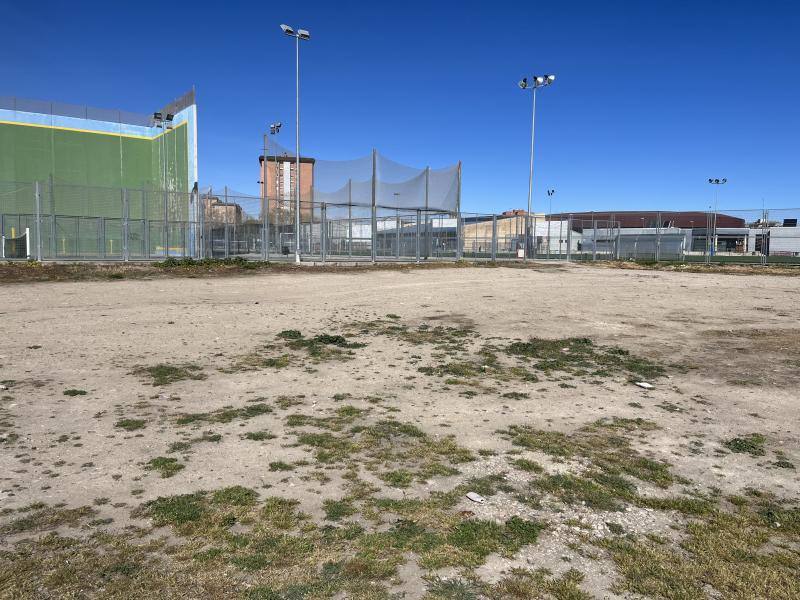 Terrenos junto a las pistas deportivas de Campos Góticos.