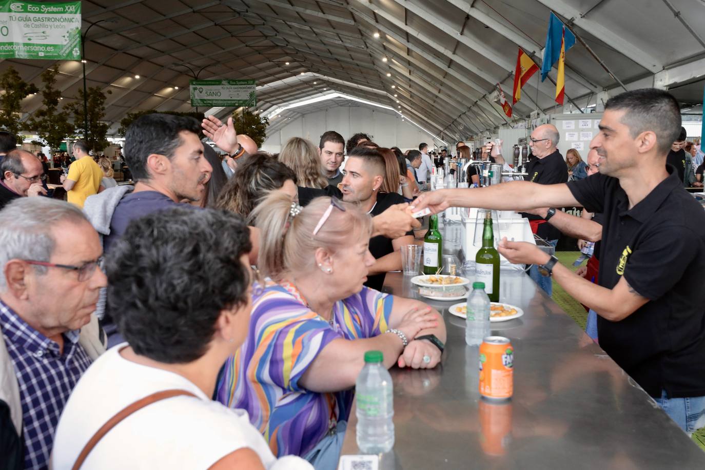 Sábado en las casetas regionales