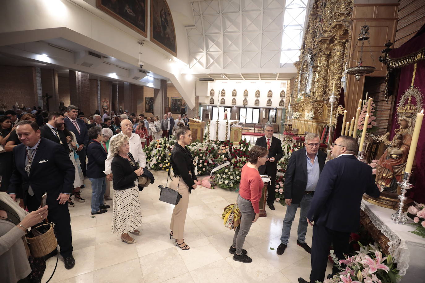 La ofrenda floral a la patrona en imágenes