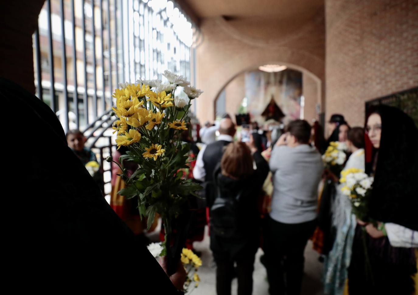 La ofrenda floral a la patrona en imágenes