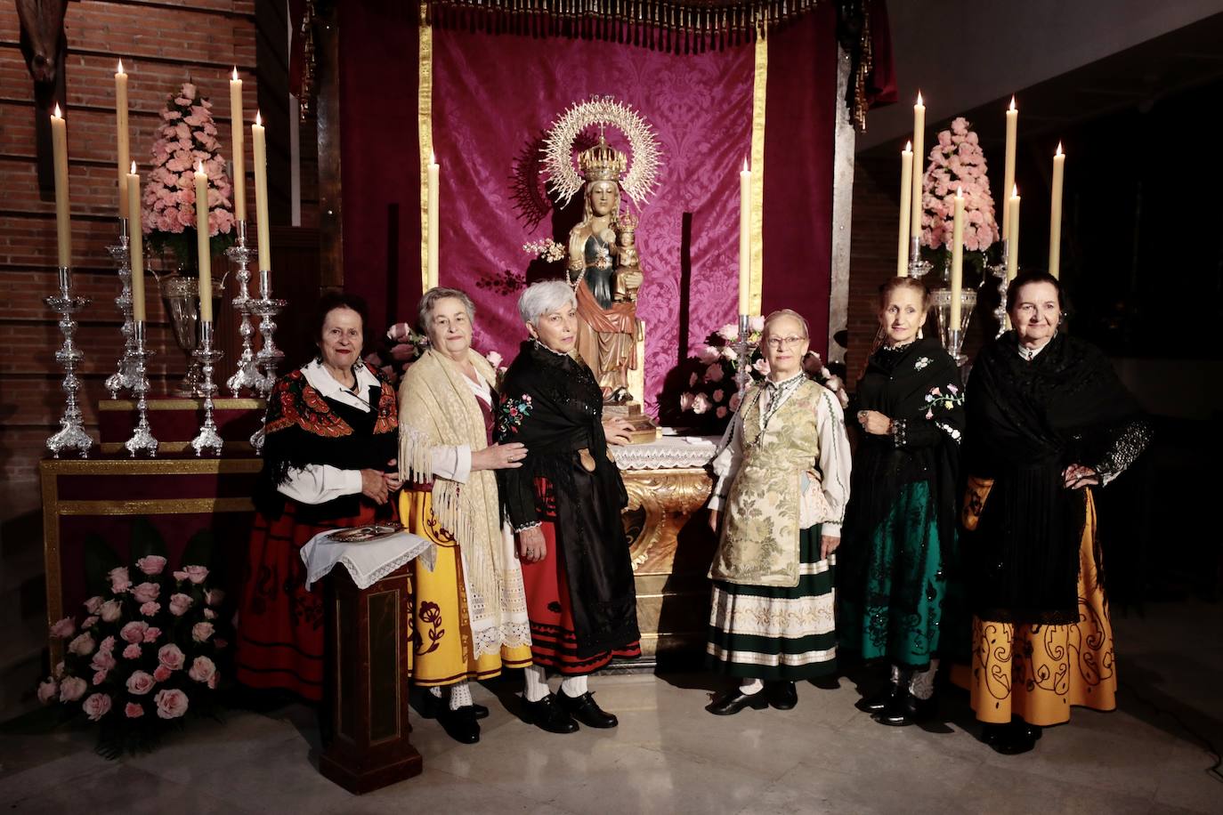 La ofrenda floral a la patrona en imágenes