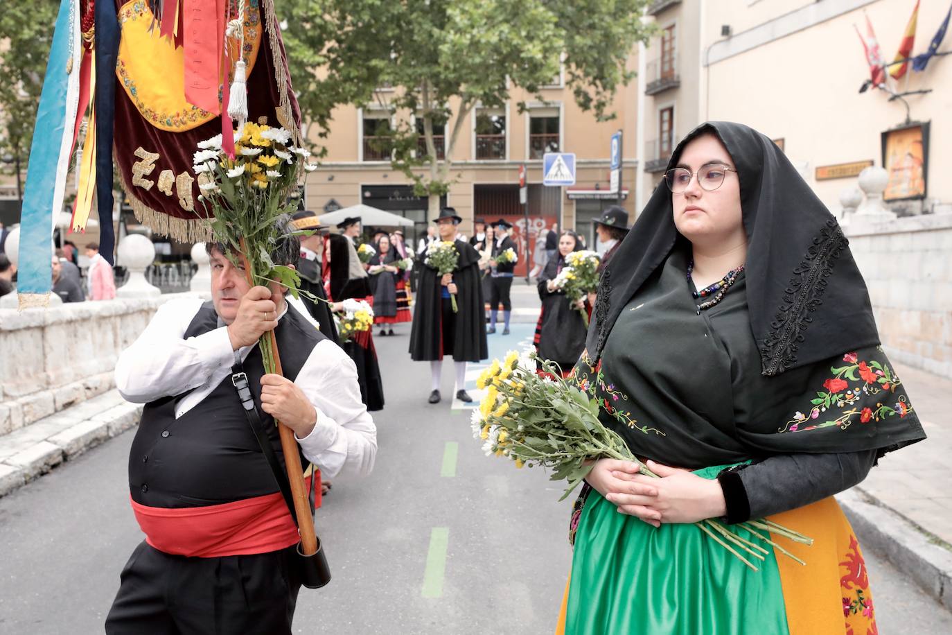 La ofrenda floral a la patrona en imágenes