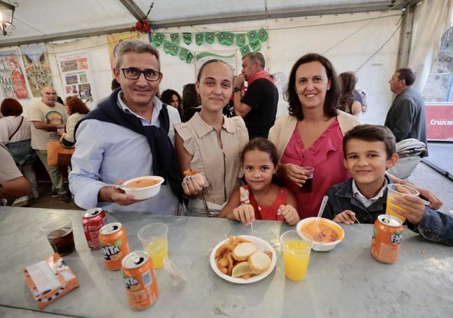 La familia Sánchez Serrano, disfrutando en la casa de Andalucía