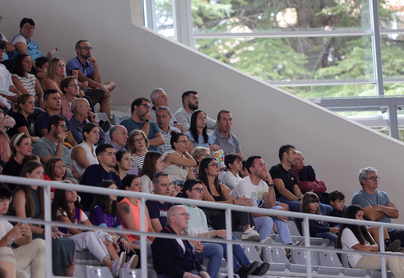 La afición apoya al Zunder Palencia en el primer partido de pretemporada en casa