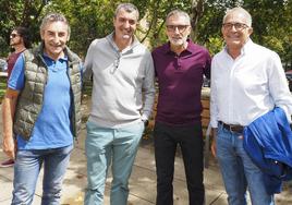 Fernando Escartín, Javier Guillén, Kiko García y López Cerrón, en el exterior de la Escuela de Cocina.