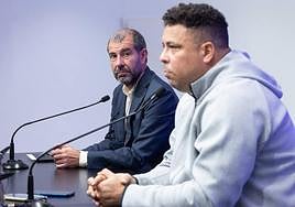 Ronaldo Nazario y David Espinar en la rueda de prensa tras el descenso del Real Valladolid.