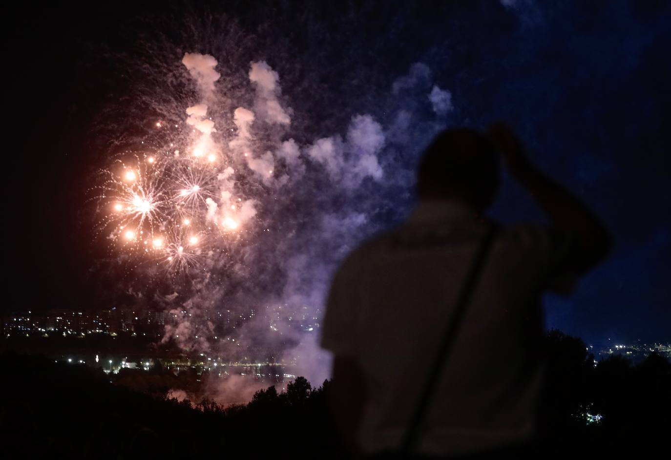 Los fuegos artificiales de la noche del martes, en imágenes