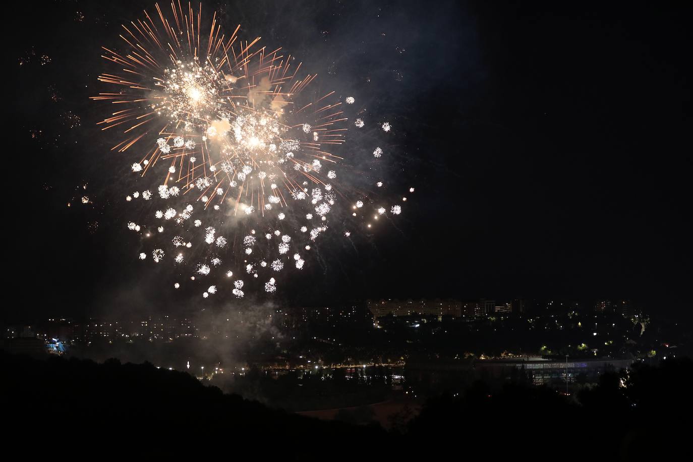 Los fuegos artificiales de la noche del martes, en imágenes