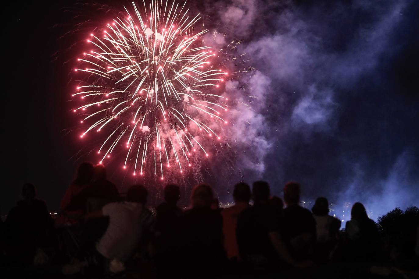 Los fuegos artificiales de la noche del martes, en imágenes