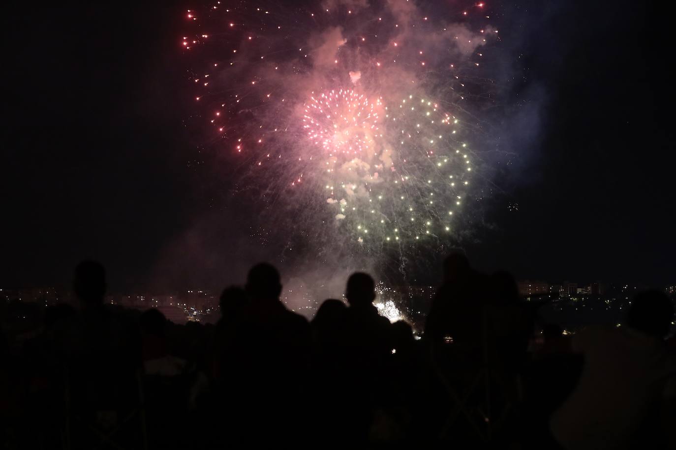 Los fuegos artificiales de la noche del martes, en imágenes