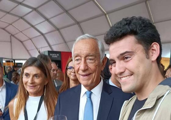 Marcelo Rabelo de Sousa y, a la derecha, el teniente de alcalde de La Seca, Raúl Crespo.