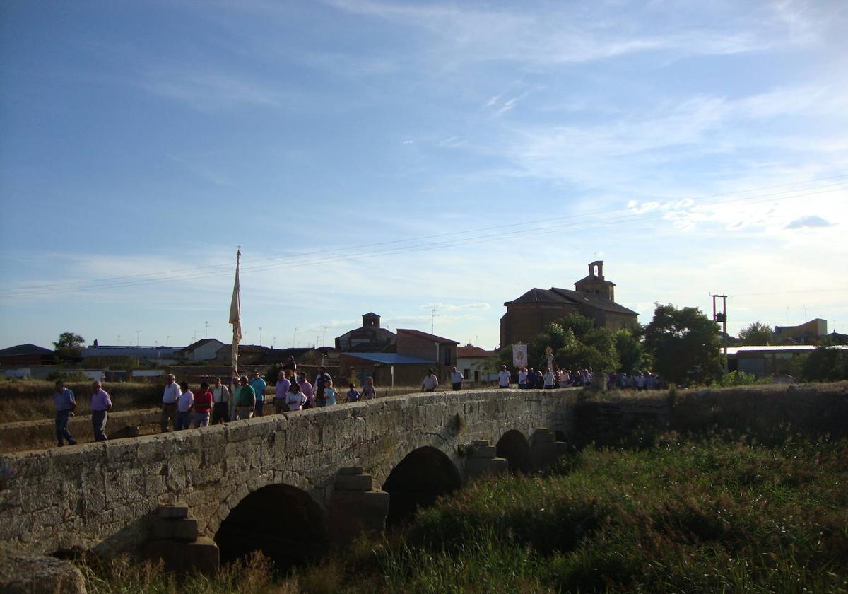 Boadilla de Rioseco renueva su devoción a la Virgen del Amparo