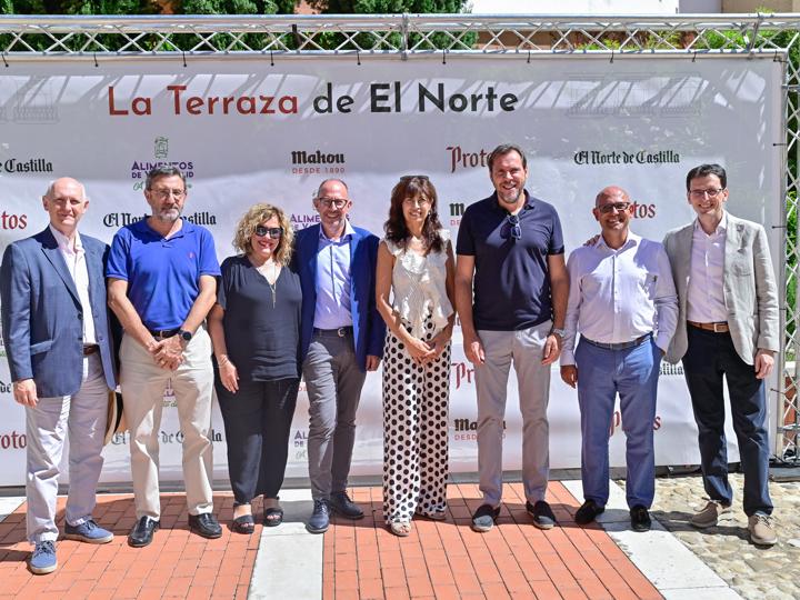 Alberto Palomino, Paco Ferreira, Charo Chávez, Juan Carlos Hernández, Ana Redondo, Óscar Puente, Luis Vélez y Pedro Herrero (PSOE Valladolid).